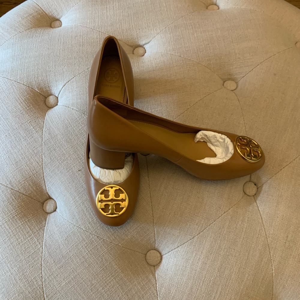 Stunning , Never Worn, Authentic Tory Burch Royal Tan short pumps - size 9.5